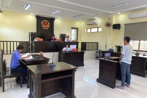 Vào tù vì trộm cắp xe máy