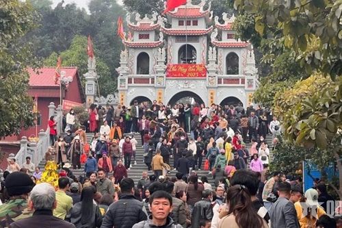 Để tín ngưỡng 'vay vốn', 'lễ tạ' đền Bà Chúa Kho không bị biến tướng
