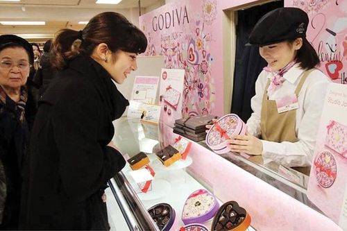 Nhật Bản: Truyền thống tặng chocolate Valentine tại nơi làm việc đang suy yếu