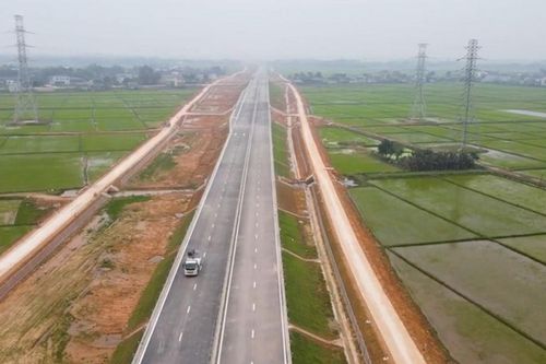 Hạ tầng lưới điện được di dời kịp thời đảm bảo Dự án cao tốc Bắc - Nam qua Hà Tĩnh thi công thông suốt