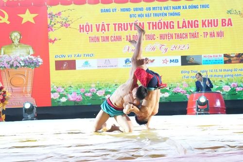 Thạch Thất (Hà Nội): Hơn 100 đô vật tranh tài tại giải vật truyền thống làng Khu Ba