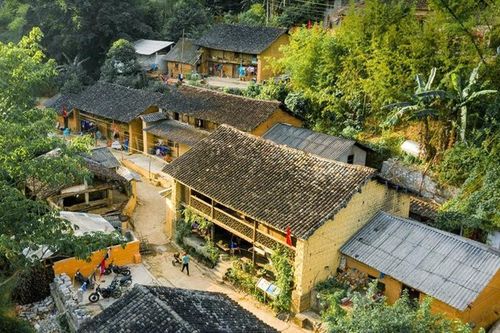 Vẻ đẹp hoang sơ và huyền bí của những làng cổ miền núi phía Bắc
