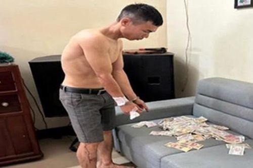 Bắt đối tượng đột nhập tiệm cầm đồ trộm cắp tài sản
