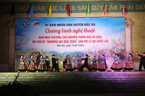 Lên Bắc Hà xem lễ hội Nhảy lửa của người Dao đỏ