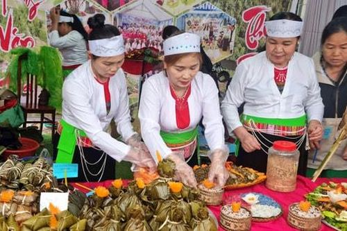 Ngày hội văn hóa, ẩm thực dân tộc xã Tiến Xuân tái hiện đám cưới người Mường