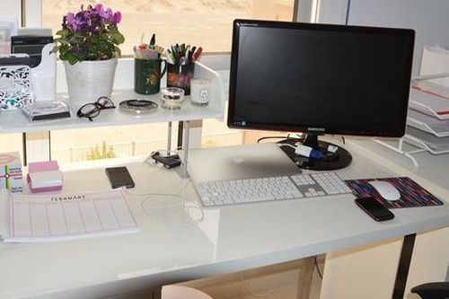 Cách trang trí phong thủy bàn làm việc năm 2025 giúp giảm căng thẳng và thu hút năng lượng tích cực