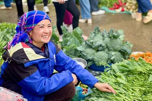Chợ phiên lớn nhất vùng Tây Bắc tấp nập khách dịp đầu xuân