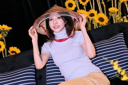 Thành viên 2NE1 nhảy 'See tình', ăn phở Việt