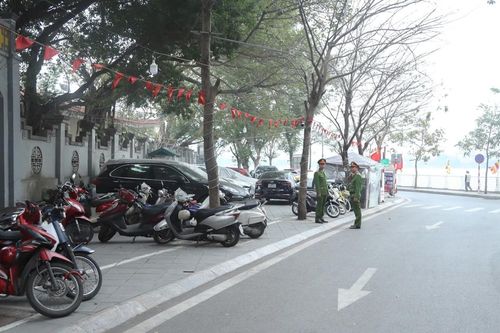 Chấn chỉnh hoạt động của bãi xe đầu phố Võng Thị