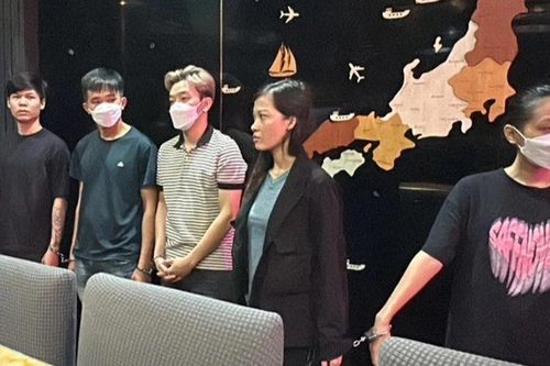 Đề nghị truy tố nhóm nhân viên lột đồ khách vì không trả tiền 'dịch vụ'