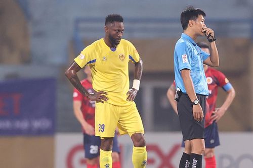 Trọng tài gây tranh cãi tại V-League: 'Lành vết thương rồi đừng quên đau'