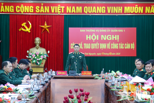 Quân khu 1 công bố, trao quyết định về công tác cán bộ