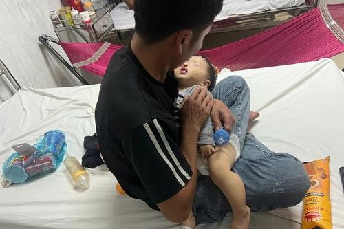 Làm rõ thông tin bé 9 tháng tuổi nghi bị đánh ở điểm giữ trẻ
