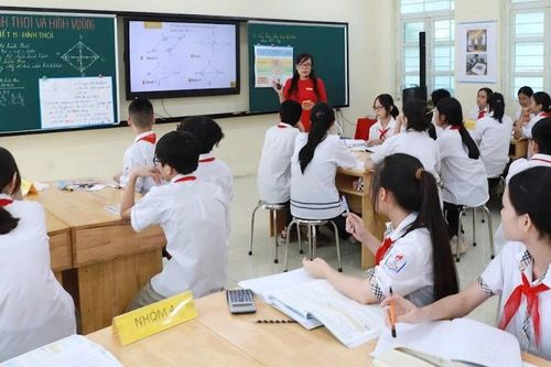 Đề xuất thí điểm tuyển dụng người có trình độ cao đẳng dạy một số môn học