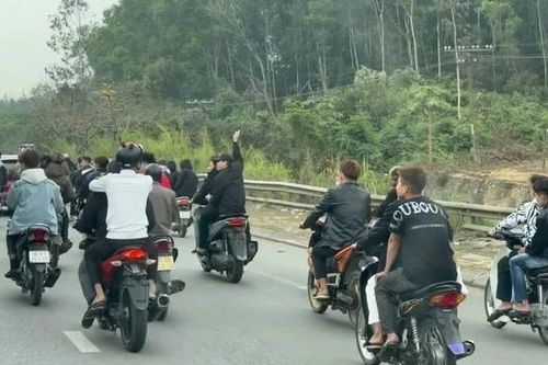 Xử lý nhóm thanh niên dàn hàng trên quốc lộ ở Thanh Hóa