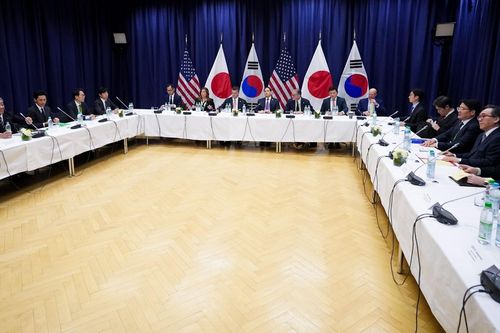 Lần đầu tiên chính quyền Tổng thống Mỹ Donald Trump tiếp xúc 3 bên với hai đồng minh thân cận ở châu Á, nói gì về quyền Tổng thống Hàn Quốc?