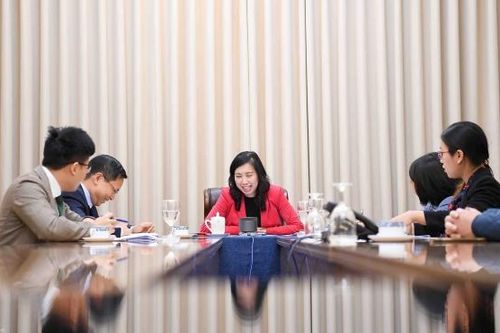 Thứ trưởng Lê Thị Thu Hằng điện đàm với Thứ trưởng Ngoại giao Cộng hòa Kyrgyzstan