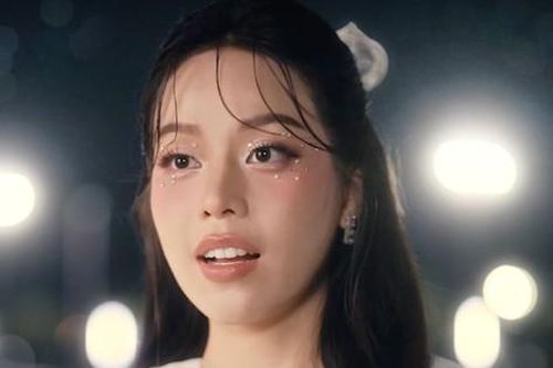 Hoa hậu Thanh Thủy không cứu nổi MV lộn xộn, nhồi nhét quảng cáo đến thô thiển của Đức Phúc