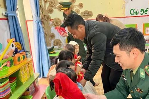 Hành trình 'Tôi yêu Tổ quốc tôi' nơi biên thùy