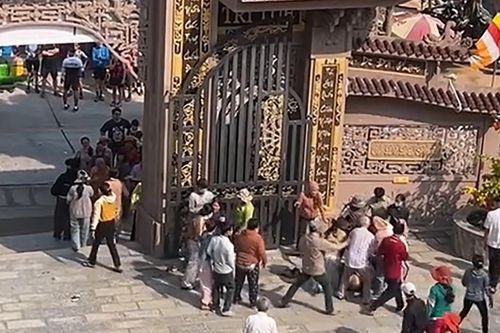 Tạm giữ hình sự 9 đối tượng tham gia dàn cảnh cướp tại chùa Kim Tiên