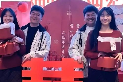 Hơn 4 triệu lượt xem lễ đính hôn cùng ngày của hai cặp sinh đôi