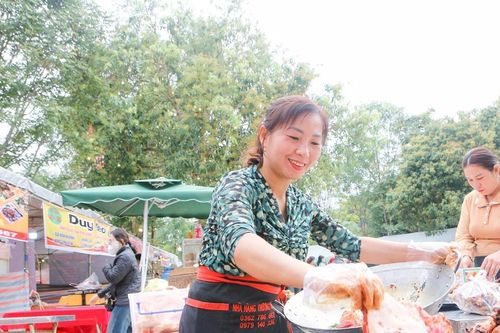 Thưởng thức đặc sản lạ tại Lễ hội Đền Vạn – Cửa Rào