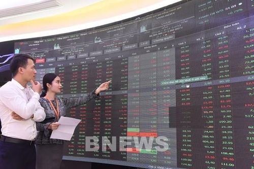 Cổ phiếu lớn đồng loạt giảm, khối ngoại bán ròng 11 phiên liên tiếp