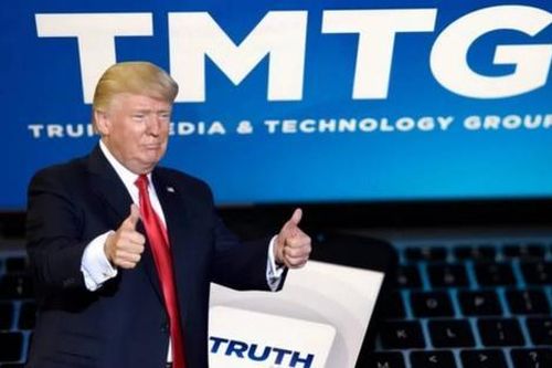 Công ty của Donald Trump báo lỗ lớn, gặp khó khăn tài chính