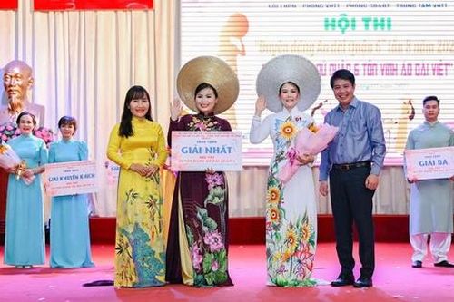 TPHCM: Phụ nữ Quận 6 tự tin tỏa sáng cùng áo dài