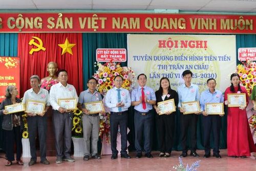 Hội nghị tuyên dương điển hình tiên tiến thị trấn An Châu lần thứ VI