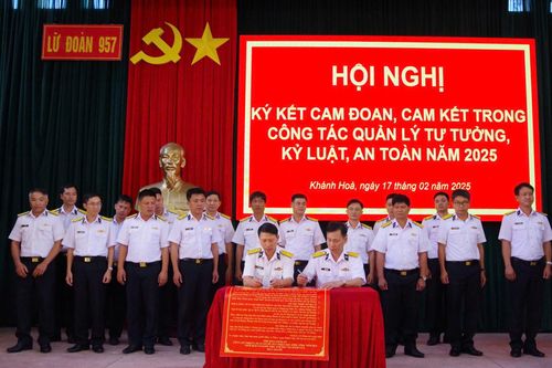 Lữ đoàn 957, Vùng 4 Hải quân: Ký cam kết trong công tác quản lý tư tưởng, kỷ luật, an toàn năm 2025