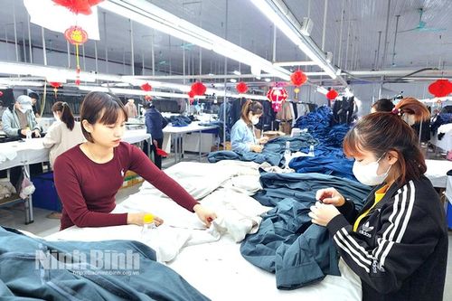 Đơn hàng dồi dào, doanh nghiệp thiếu lao động