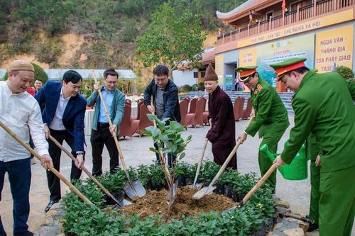 Quảng Ninh: Phát động phong trào Tết trồng cây tại Khu di tích lịch sử quốc gia đặc biệt chùa Ngọa Vân
