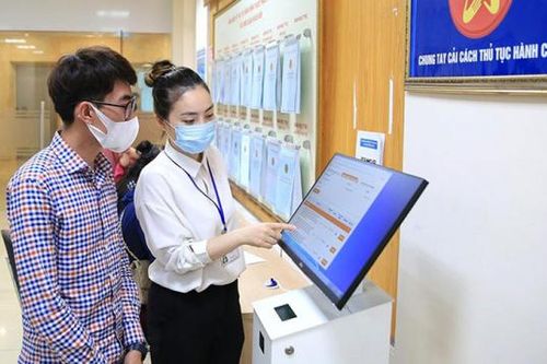 Đẩy mạnh chuyển đổi số phục vụ người dân, doanh nghiệp
