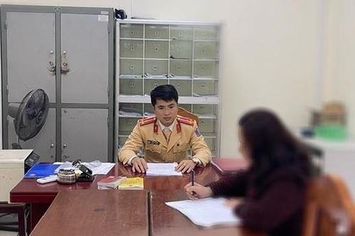 Điều tra vụ hai ông cháu đang xem tivi thì ô tô lao vào giữa nhà