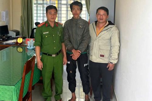 Công an xã giúp thanh niên mất trí nhớ, đi lạc về với gia đình