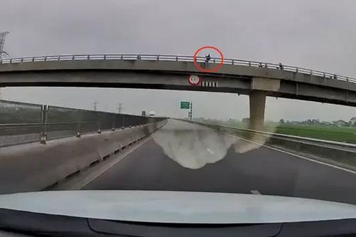 Cảnh báo nạn ném đá trên cao tốc Nghi Sơn-Diễn Châu