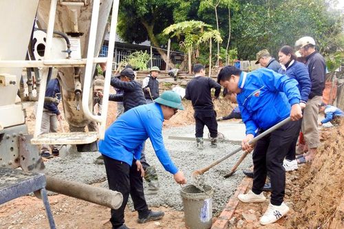 Khánh thành công trình đường bê tông tại phường Sông Hiến (Thành phố)