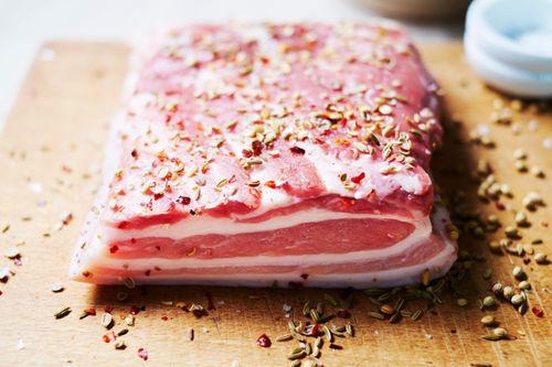 Nên mua thịt ba chỉ trên hay thịt ba chỉ dưới?