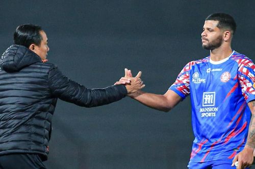 Ngoại binh V.League mất việc sau 11 ngày