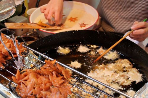 Món ăn đặc sản mùa thu Osaka làm từ lá phong