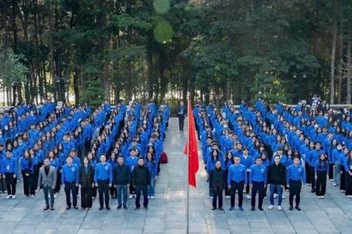 Tuổi trẻ Đại học Kinh tế Quốc dân 'Đoàn kết - sáng tạo - vững bước - vươn xa'