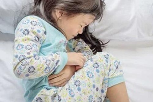 Bé 3 tuổi bất ngờ nguy kịch vì bị hoại tử ruột, xoắn ruột từ dấu hiệu đau bụng, nôn ói