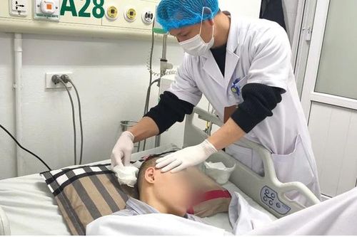 Thanh niên 22 tuổi phải phẫu thuật 2 lần vì bị giãn não thất do di chứng của lao màng não