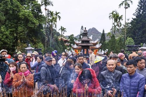 Lễ hội chùa Hương: An toàn, không còn cảnh chèo kéo khách