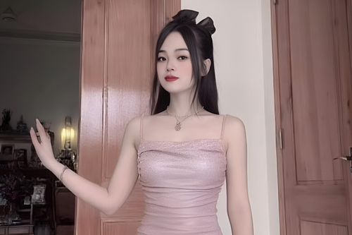 Sự thật về chiếc váy hồng lan truyền khắp MXH
