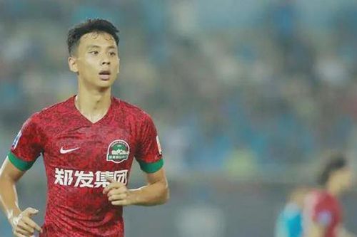 Sao trẻ mang hai dòng máu Việt - Trung đang thử việc tại CLB Nam Định, là sản phẩm lò đào tạo trứ danh của Nga