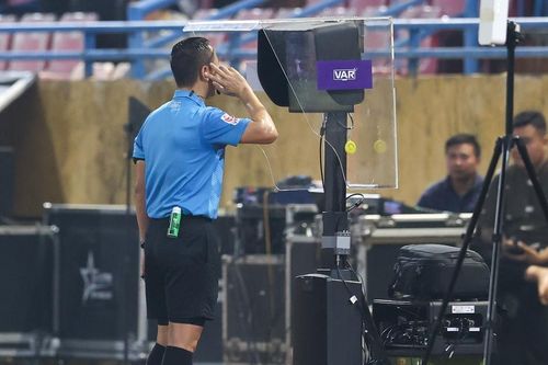 Có VAR, trọng tài V-League vẫn cần đặc biệt chú ý