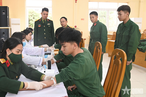 Bộ CHQS tỉnh Quảng Ninh khám phúc tra sức khỏe cho chiến sĩ mới nhập ngũ năm 2025
