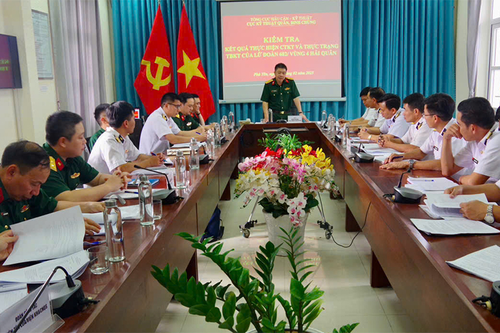 Kiểm tra công tác kỹ thuật tại Lữ đoàn 682, Bộ tư lệnh Vùng 4 Hải quân